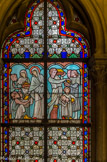<center>Vitraux de la Sacristie du Chapitre. </center> Ces verrières représentent la légende de sainte Geneviève, patronne de la ville de Paris.  Sainte Geneviève apporte des provisions  à la ville affamée.