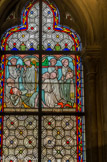 <center>Vitraux de la Sacristie du Chapitre. </center> La châsse de Sainte Geneviève  est vénérée.