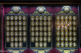 <center>La salle capitulaire. </center> Collection de 258 camées à l’effigie de tous les papes depuis saint Pierre jusqu’à Pie IX.