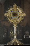 <center>Le Trésor de Notre-Dame. </center> Ostensoir de Sainte-Geneviève. Argent doré, opales, grenats, émaux. P. Poussielgue – Rusand. 1852. Il provient de l'ancienne église du même nom actuellement le Panthéon.