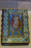 <center>Le Trésor de Notre-Dame. </center> Reliure. Argent doré, cuivre doré et émaillé, bronze partiellement doré, maroquin rouge. A. Chertier. 1867 – 1868. Réalisé sur les dessins de Viollet-le-Duc cette reliure est marquée par l'influence des reliures limousines du XIIIe siècle en émail champlevé.