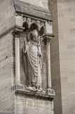 <center>Façade sud. </center> Saint Marcel avec à ses pieds le dragon.