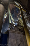 <center>Le choeur. </center> La pietà de Nicolas Coustou est placée derrière l’autel. De part et d’autre de celui-ci se trouvent les statues des deux rois, Louis XIII par Guillaume Coustou et Louis XIV sculpté par Antoine Coysevox. Une série de six statues d’ange en bronze entourent l’ensemble et portent chacun un instrument de la Passion du Christ : une couronne d’épines, les clous de la crucifixion, l’éponge imbibée de vinaigre, l’inscription qui surmontait la croix, le roseau avec lequel le Christ fut fouetté et la lance lui ayant transpercé le cœur.