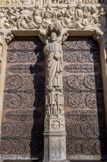 <center>Portail du Jugement Dernier. </center> Le Christ est placé entre les deux portes sur un pilier central que l’on appelle le trumeau. C'est une des œuvres les plus remarquables d’Adolphe-Victor Geoffroy-Dechaume. À l’arrière, sur les portes, les pentures et leurs arabesques, sont une fort belle restitution du XIXe siècle.