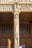 <center>Portail sainte Anne. </center> Au trumeau, Saint Marcel, évêque de Paris au Ve siècle, qui écrase un dragon symbolisant les fléaux dont son diocèse était alors affligé.