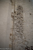 <center></center><center>Eglise Saint-Germain-des-Prés. </center> Chapelle Saint-Symphorien. Chapiteau encastré dans le mur oriental.