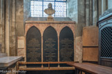 <center></center><center>Eglise Saint-Germain-des-Prés. </center> Triple plaque commémorative de Mabillon, Descartes et Bernard de Montfaucon.
