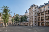 <center></center><center>Lycée Louis-Legrand.</center>La cour Victor-Hugo. Au fond, la coupole du Panthéon.