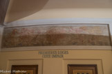 <center>Théâtre des Champs-Élysées.</center>Dans les bandeaux placés au-dessus des portes des loges, Bourdelle a représenté Les Temps fabuleux.