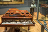 <center></center><center>Le Musée de la Musique.</center>Piano à queue. Ignace Pleyel & Cie. Paris 1839.
La tradition veut que ce piano ait appartenu à Chopin les deux dernières années de sa vie. Il fut plus vraisemblablement loué au compositeur par la maison Pleyel entre 1839 et 1841.