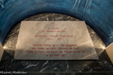 <center></center><center>Notre-Dame de La Salette. </center> Un grand renfoncement abrite la tombe du Vénérable Jean-Léon Le Prévost. La fresque à l'arrière de la tombe retrace les principaux épisodes de la vie du fondateur de la Congrégation dont l'essentiel de la biographie figure dans le chapitre suivant.