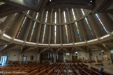 <center></center><center>Notre-Dame de La Salette. </center> En face,  petite statue de saint Joseph.