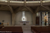 <center></center><center>Notre-Dame de La Salette. </center> Le chœur très dépouillé de Notre-Dame-de-la-Salette et son béton armé revêtu de ciment.