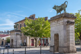 <center></center><center>Le parc Georges-Brassens. </center> Le parc Georges-Brassens se trouve sur l'emplacement des anciens abattoirs de Vaugirard. Ouvert en 1985, il couvre une superficie de 8,7 hectares sur un terrain en dénivelé qui abritait au XVIIIe siècle le vignoble de Périchaux, relayés par des cultures maraîchères au siècle suivant. De 1894 à 1974, les cultures laissent place aux abattoirs. En 1975, les abattoirs ont été fermés et certains éléments architecturaux ont été installés en référence à l'activité : les sculptures représentant les taureaux d'Isidore Bonheur, le porteur de viande, etc.