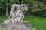 <center>Parc Montsouris. </center> La Mort du lion, par Edmond Desca.