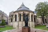 <center></center><center>Musée des Arts et Métiers.</center> 
L'église est en grande partie restaurée, voire reconstruite, sous l'architecte Léon Vaudoyer, à partir de 1845. Vaudoyer crée aussi des bâtiments supplémentaires, qu'il convient de ne pas confondre avec ceux de l'ancien prieuré. Le chevet de Saint-Martin-des-Champs constitue un prototype du déambulatoire à chapelles rayonnantes.