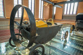 <center></center><center>Musée des Arts et Métiers.</center> L’« Hélica », voiture à hélice de Leyat, 1921.
L’ingénieur Leyat tente, en 192.1, d’appliquer à son «Hélica» le principe de la propulsion par hélice, héritée de l’aviation. Mais malgré des performances intéressantes - un bon 70 km/h rapidement atteint - , l’« Hélica » n’aura pas de descendance, notamment à cause de la gêne provoquée par le vent sur les passagers.