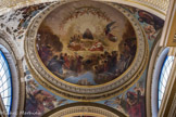 <center></center><center>Église Notre-Dame-de-Lorette. </center>  La Vierge, assisse avec ses quatre assistantes, la Charité et la Justice, la Foi et l'Espérance occupe le centre de la coupole. Le registre inférieur avec ses sombres nuées, ses effets de clair-obscur, ses vols d'anges qui accompagnent la santa casa semble appartenir à un plafond baroque. Le bleu du ciel terrestre, où se trouve encore la maison, contraste avec le cercle d'or du firmament où trône la Vierge. En bas, à gauche, saint Jean, à droite, saint Marc. En haut, saint Luc et saint Matthieu avec l'homme.