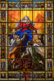 <center></center><center>Église Notre-Dame-de-Lorette. </center> Le vitrail de l'Assomption. Le préfet Chabrol avait encouragé les recherches de Ferdinand Mortelèque sur la méthode de peinture à l'émail sur lave. Plusieurs devants d'autel à Notre-Dame-de-Lorette sont réalisés dans ce nouveau matériau, qui conserve deux siècles plus tard la fraîcheur des coloris d'origine. Le vitrail ne se compose pas de plusieurs éléments de verres colorés assemblés par des plombs. Il s'agit ici de grandes plaques de verre blanc couvertes de peinture vitrifiée aux multiples coloris, cette technique rivalise ainsi avec la peinture à l'huile.