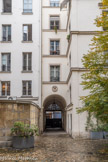 <center></center><center>Quartier de ND de Lorette. </center>Maison,  rue de Châteaudun.