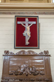 <center></center><center>Ville d’Avray. </center> L'église Saint-Nicolas - Saint-Marc de Ville-d'Avray. Christ en croix. Semble être découpé dans un panneau de bois plus large dont on n'a gardé que le Christ en croix, monté sur un fond de velours et encadré dans un cadre de bois moderne.