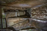 <center></center><center>Les Catacombes de Paris. </center> Sculptures de Port-Mahon. Ces sculptures réalisées dans la pierre de 1777 à 1782 sont l'œuvre d'un carrier nommé Décure, dit Beauséjour, vétéran des armées de Louis XV. Il s'agirait d'un soldat enrôlé en 1756 dans l'armée de Richelieu lors de l'opération de reconquête de Minorque. Réformé, il entra à l'Inspection des carrières afin de compléter sa modeste solde.
