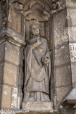 <center></center><center>Église Saint-Germain-l'Auxerrois.</center> Statue à droite du portail. Saint Alose, évêque d'Auxerre.