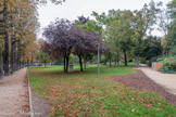 <center></center><center>Jardin du Ranelagh.</center>Lord Ranelagh, irlandais amateur de musique, fit édifier une rotonde pour des concerts dans sa propriété de Londres, en 1750. Un établissement analogue, autorisé en 1774 à l'emplacement du jardin actuel, disparut en 1858 lors de l'aménagement du bois de Boulogne. En 1860, le préfet Haussmann (1809-1891) charge Jean- Charles Alphand (1817-1891) de redéfinir le tracé du jardin. Il est ombragé par des arbres majestueux.