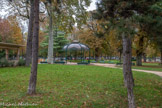 <center></center><center>Jardin du Ranelagh.</center> Ce jardin, équipé d'un kiosque à musique et d'un théâtre de guignol, est orné de nombreuses statues.