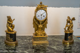 <center></center><center>Musée Marmottan Monet.</center> ANONYME (D'APRÈS L'ANTIQUE ET ANTOINE-DENIS CHAUDET 1763-1910)
PAIRE DE BRONZES « VÉNUS ACCROUPIE ET L'AMOUR PRENANT UN PAPILLON Epoque Empire Bronze noir et doré. <br> ANONYME
PENDULE
FEMME ACCROUPIE PORTANT UN CADRAN , bronze doré