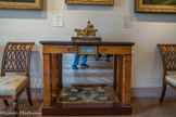 <center></center><center>Musée Marmottan Monet.</center> KLEIN (DATES INCONNUES)
CONSOLE DE BERTHE MORISOT vers 1805-1815. <br> ANONYME
GROUPE DIT « LA PEUR DU CHIEN » Époque Empire Acajou et bronze doré