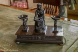 <center></center><center>Musée Marmottan Monet.</center> ANONYME
ENCRIER Époque Empire Bronze noir