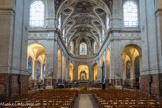 <center>Église Saint-Roch. </center> En revanche, le chœur possède une magnifique voûte, elle aussi en berceau à pénétration, entièrement peinte par Adolphe Roger (1800-1880). Elle représente des saints et des anges.