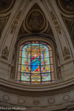 <center>Église Saint-Roch. </center> Vitrail du chœur. Le Christ.