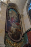 <center>Église Saint-Roch. </center> Chapelle Saint Charles Borromée. Les deux ‘toiles marouflées’ (1856) sont de Raymond Balze (1818-1909). Saint Charles Borromée assistant son oncle le pape Pie IV au moment de sa mort en 1565. Depuis toujours, on attribue à Raymond Balze ce tableau alors qu'il l'a peint avec Paul son frère, comme la signature l'atteste. Le Pape Pie IV meurt le 8 novembre 1565. Cette représentation de la coupole au second plan nous enseigne qu'à la mort de Pie IV, la basilique, commencée par Bramante en 1506, n'est en rien achevée, les détails des travaux en cours sur la coupole l'attestent. Il faudra attendre encore 101 ans pour l’achèvement des travaux. Saint Charles Borromée fut l'un des grands artisans du renouveau de l'Église après le Concile de Trente.
