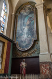 <center>Église Saint-Roch. </center> Chapelle Sainte Catherine. Chapelle Saint Antoine de Padoue. Les deux ‘toiles marouflées’(1850) sont d’Adolphe Brune. Le martyre de sainte Catherine, condamnée par l’empereur Maximien. Subjugué par la beauté de Catherine, l'empereur Maximin voulut la forcer à se donner à lui, alors qu'elle voulait se consacrer à Dieu. Elle préféra offrir son cou à la brutalité du bourreau plutôt qu'aux tendresses de l'empereur.
Adolphe Brune fait de Catherine un modèle de foi n'ayant en rien peur du passage vers l'au-delà pour rejoindre son Divin Maître. Éclairée par la lumière divine, elle porte déjà en elle son élévation, par son regard vers le ciel.
Selon la tradition, elle tint tête aux philosophes, d’où la présence des livres qui l’entourant.
