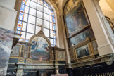 <center>Église Saint-Roch. </center> Les âmes dans le purgatoire par Louis Boulanger, vers 1855. 
Louis Boulanger était le grand ami de Victor Hugo qu'il rencontre à 18 ans II commence sa vie artistique par la poésie, mais se tourne très vite vers la peinture Il rentre aux Beaux-Arts et sera l'élève de Guillon-Lethière . Cette « prière en grand » de la chapelle des âmes du purgatoire, démontre son talent d'illustrateur, mais aussi sa grande compréhension de ce qu'est la prière. Au centre, toile de Chrétien : «La Religion et les âmes du purgatoire»