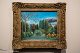 <center>Les Grands Peintres Naïfs.</center> Henri Rousseau, dit le Douanier Rouleau
1844-1910
Vue des bords de l’Oise
1905-1910