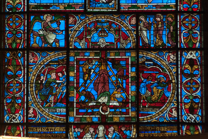 Verrière de la crucifixion : la Résurrection.
