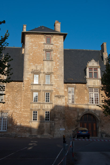 Hôtel Geoffroy d'Estissac, ancien doyenné Saint Hilaire.
