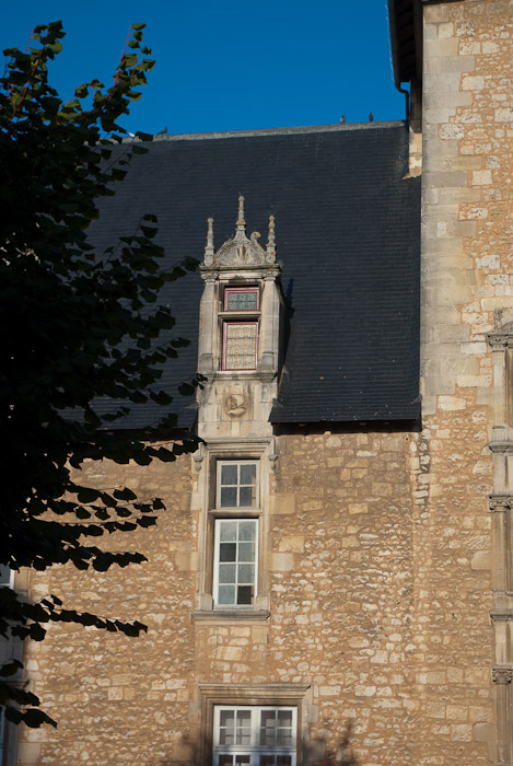 Hôtel Geoffroy d'Estissac, ancien doyenné Saint Hilaire.