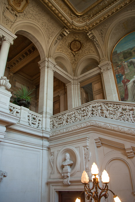 L'Hôtel de Ville.