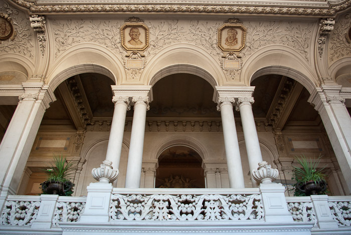 L'Hôtel de Ville.