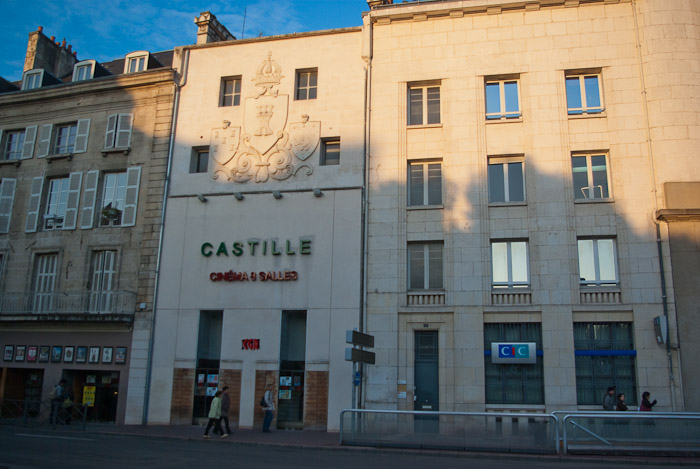 Autour de la place Maréchal Leclerc, ex place d'armes.