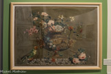 <center>Villard-Bonnot : Maison Bergès et Musée de la Houille Blanche.</center> Dessus-de-porte. Vase au perroquet.
Manufacture Hartmann Risler & Cie, Mulhouse (Haut-Rhin), 1795-1796 Dessin de Joseph-Laurent Malaine.
Papier rabouté, fond mat, impression à la planche, plus de 30 couleurs Coll. Musée du Papier peint, Rixheim.
Ce dessus-de-porte est l’œuvre du peintre flamand Joseph-Laurent Malaine. Celui-ci vient de quitter la manufacture des Gobelins pour Mulhouse où il travaille pour le tissu imprimé et le papier peint.
Roses, pavots, tulipes flammées, iris, capucines sont ici réunis dans un somptueux vase de bronze. Avec une palette de trente couleurs, la composition présente un rendu proche de la peinture à l’huile.