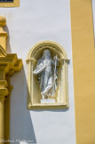 <center>Saint-Nicolas-de-Véroce</center>A droite saint Paul, dans une attitude désinvolte typique de l'art populaire. Après sa conversion sur le chemin de Damas vers l'an 36, il devint un fervent apôtre du Christ et nous laissa ses épîtres destinées à encourager les Eglises naissantes et à soutenir leur foi.