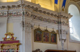 <center>Saint-Nicolas-de-Véroce</center> Des anges musiciens tenant de longues trompettes, encadrent le chœur.