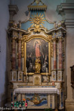 <center>Saint-Gervais-les-Bains: Église  Saint-Gervais-et-Saint-Protais.</center> Les autels latéraux, dédiés à notre Dame du Rosaire et François de Sales, semblent dater de la restauration de 1822, tout comme le Christ de la poutre de Gloire, d’une belle facture d’inspiration renaissance.