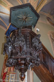 <center>Hauteluce : Église Saint-Jacques-d'Assyrie.</center> Saint Pierre (clés) et Saint Paul (épée). Sur le bas de la cuve, des têtes d'anges que supportent des consoles.
