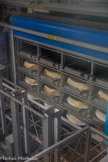 <center>Beaufort-sur-Doron : Coopérative laitière du Beaufortin.</center> Pressage et retournement. Les fromages sont mis en presse, soumis à une force proche de 1000 kg, jusqu'au lendemain. Les grains se soudent et le petit-lait s'écoule. Plusieurs retournements seront réalisés afin de changer la toile et de resserrer le cercle.